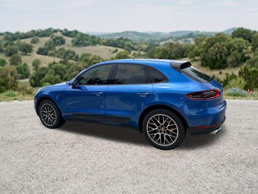Sapphire Blue Metallic 2018 Porsche Macan Macan Sport Edition