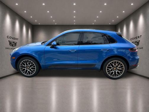 Sapphire Blue Metallic 2018 Porsche Macan Macan Sport Edition