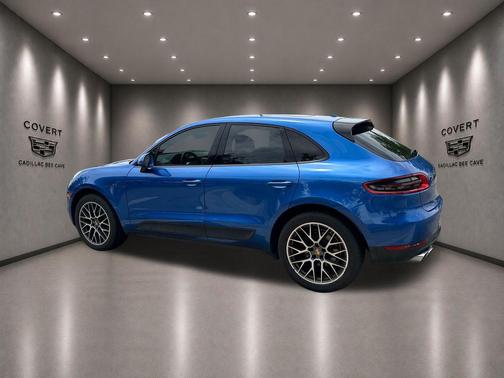 Sapphire Blue Metallic 2018 Porsche Macan Macan Sport Edition