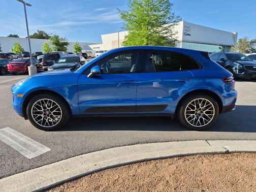 2018 Porsche Macan Macan Sport Edition