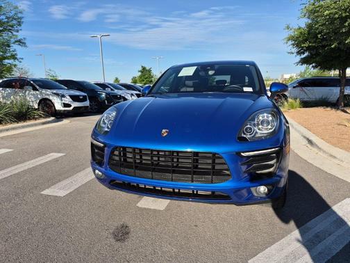 2018 Porsche Macan Macan Sport Edition