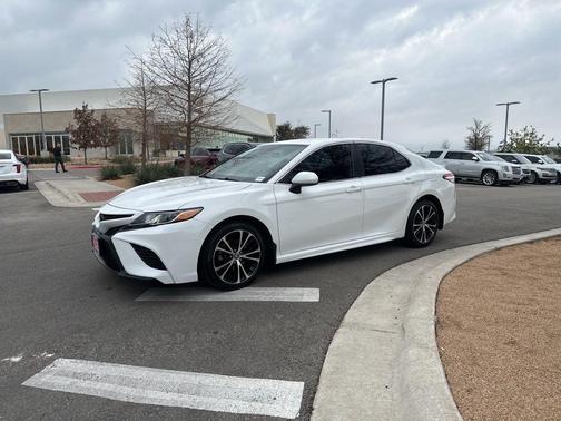 2020 Toyota Camry SE