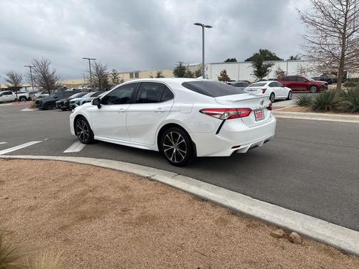 2020 Toyota Camry SE