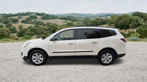 White 2015 Chevrolet Traverse LS
