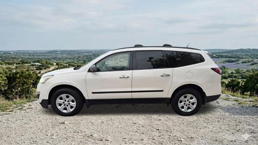 White 2015 Chevrolet Traverse LS
