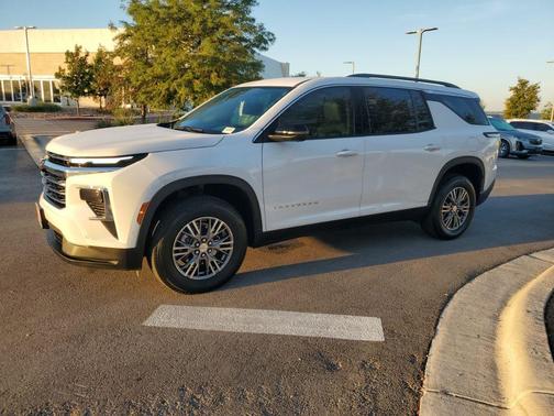2024 Chevrolet Traverse LT