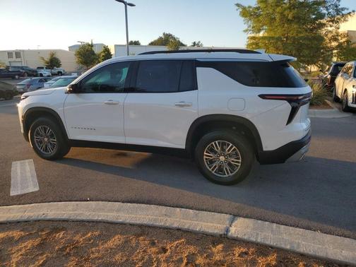 2024 Chevrolet Traverse LT