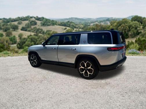 LA Silver 2023 Rivian R1S Adventure