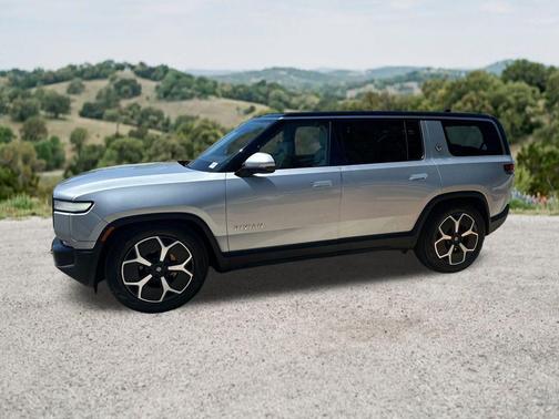 LA Silver 2023 Rivian R1S Adventure