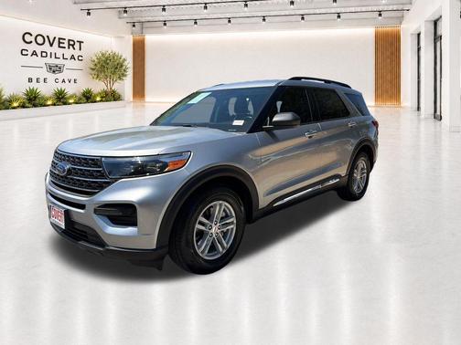 Iconic Silver Metallic 2023 Ford Explorer XLT