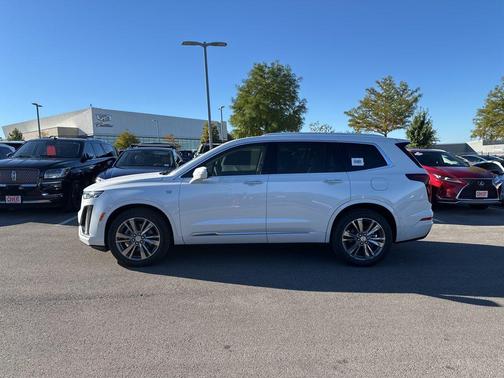 2025 Cadillac XT6 Premium Luxury FWD