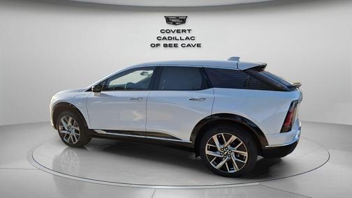 Vibrant White Tricoat 2026 Cadillac OPTIQ Luxury