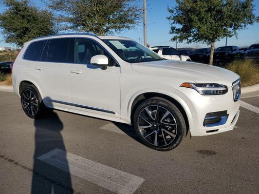 2024 Volvo XC90 B6 Plus Bright Theme 6-Seater