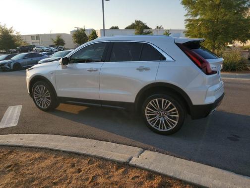 2025 Cadillac XT4 Premium Luxury