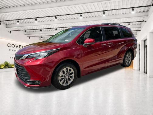 Pearl 2025 Toyota Sienna XLE