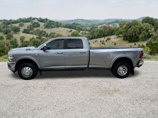 Billet Silver Metallic 2019 RAM 3500 Laramie Crew Cab 4x4 8' Box