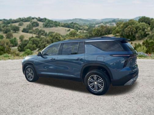 Lakeshore Blue Metallic 2024 Chevrolet Traverse LT