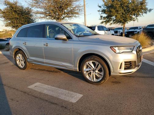 2024 Audi Q7 55 Premium Plus