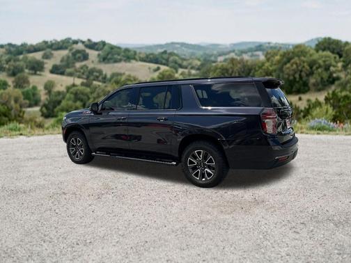 Dark Ash Metallic 2022 Chevrolet Suburban 4WD Z71