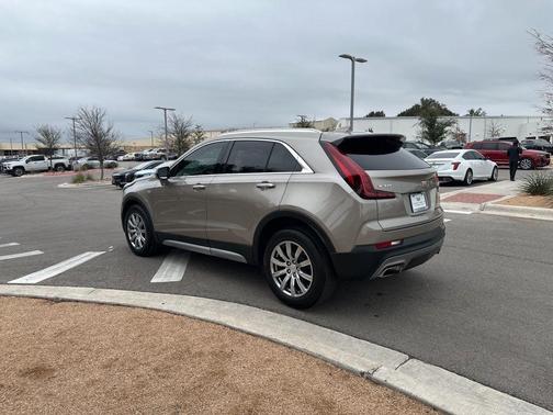 2022 Cadillac XT4 Premium Luxury