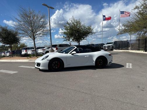 2017 Porsche 911 Carrera 4 GTS