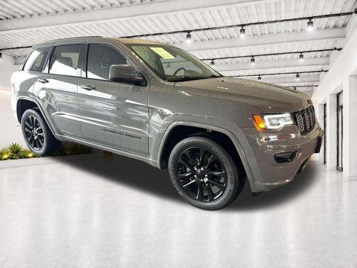 Sting-Gray Clearcoat 2020 Jeep Grand Cherokee Altitude