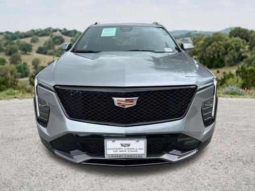 Argent Silver Metallic 2025 Cadillac XT4 Sport