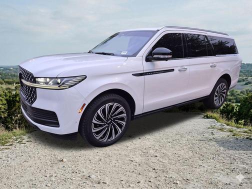 Pristine White Metallic Tri-Coat 2025 Lincoln Navigator Black Label