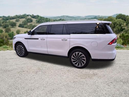 Pristine White Metallic Tri-Coat 2025 Lincoln Navigator Black Label