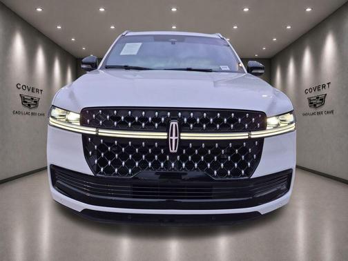 Pristine White Metallic Tri-Coat 2025 Lincoln Navigator Black Label