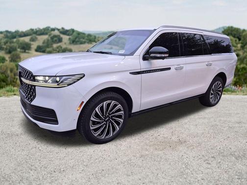 Pristine White Metallic Tri-Coat 2025 Lincoln Navigator Black Label