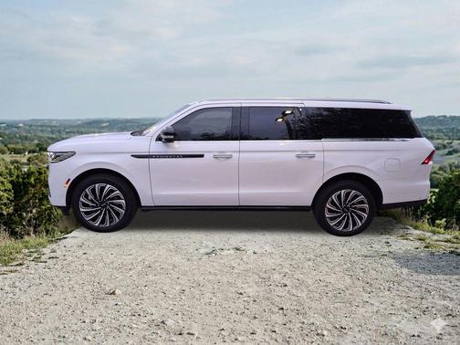 Pristine White Metallic Tri-Coat 2025 Lincoln Navigator Black Label