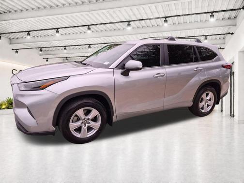 Celestial Silver Metallic 2023 Toyota Highlander L