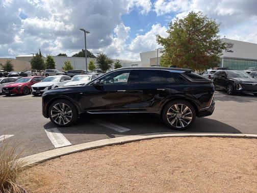 Stellar Black Metallic 2027 Cadillac LYRIQ Signature Luxury