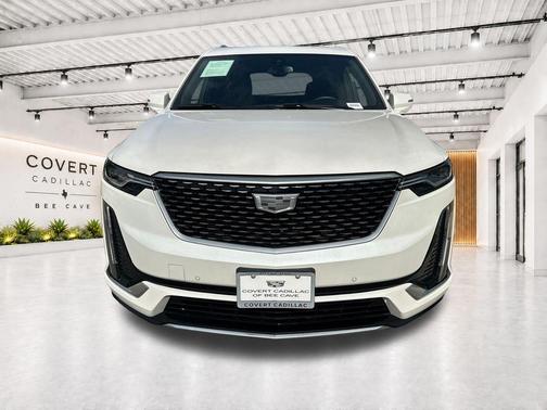 Crystal White Tricoat 2025 Cadillac XT6 Luxury FWD