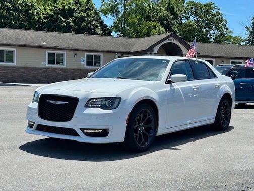 Bright White Clearcoat 2019 Chrysler 300 S