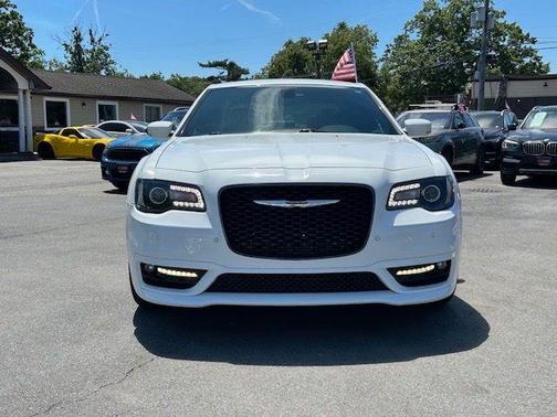 Bright White Clearcoat 2019 Chrysler 300 S
