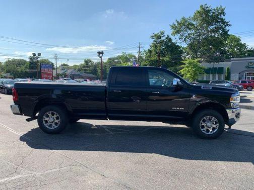 2020 RAM 3500 Laramie Crew Cab 4x4 8' Box