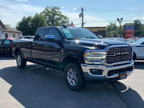 2020 RAM 3500 Laramie Crew Cab 4x4 8' Box