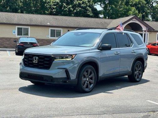 Sonic Gray Pearl 2023 Honda Pilot AWD Sport