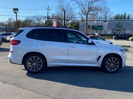 Mineral White Metallic 2021 BMW X5 xDrive40i