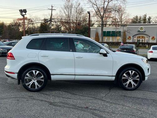 2017 Volkswagen Touareg V6 Wolfsburg Edition