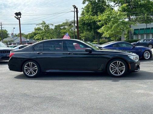 Black Sapphire Metallic 2019 BMW 740 xDrive