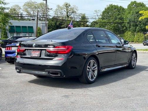 Black Sapphire Metallic 2019 BMW 740 xDrive