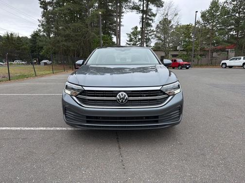 Platinum Gray Metallic 2023 Volkswagen Jetta 1.5T SE