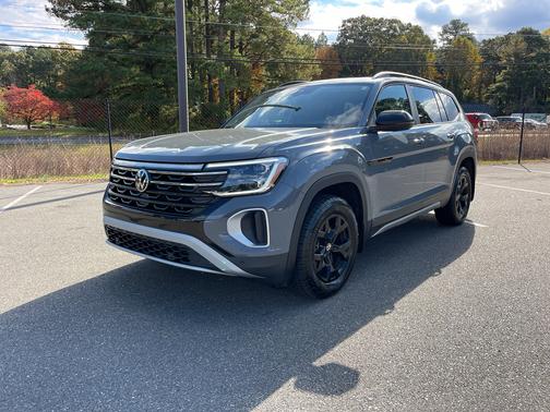 2024 Volkswagen Atlas 2.0T Peak Edition SEL