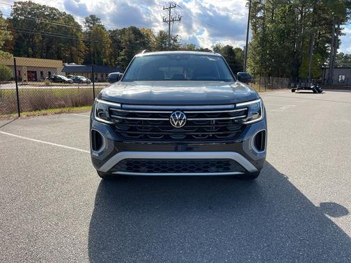 2024 Volkswagen Atlas 2.0T Peak Edition SEL