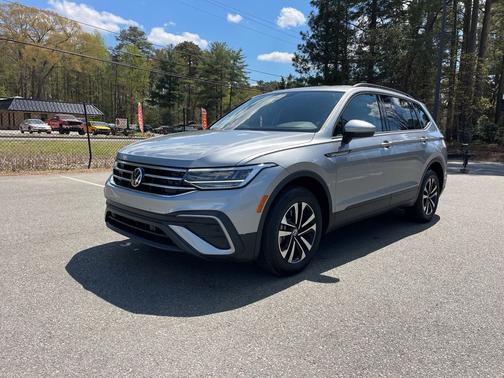 Pyrite Silver Metallic 2024 Volkswagen Tiguan 2.0T S