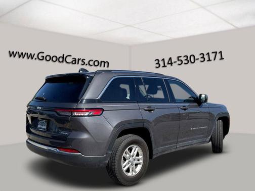 Baltic Gray Metallic Clearcoat 2023 Jeep Grand Cherokee Laredo