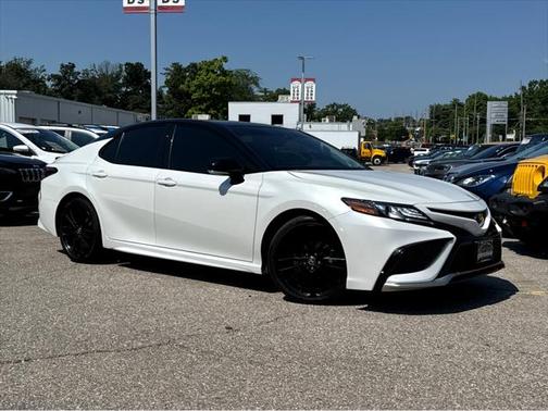2024 Toyota Camry Hybrid SE